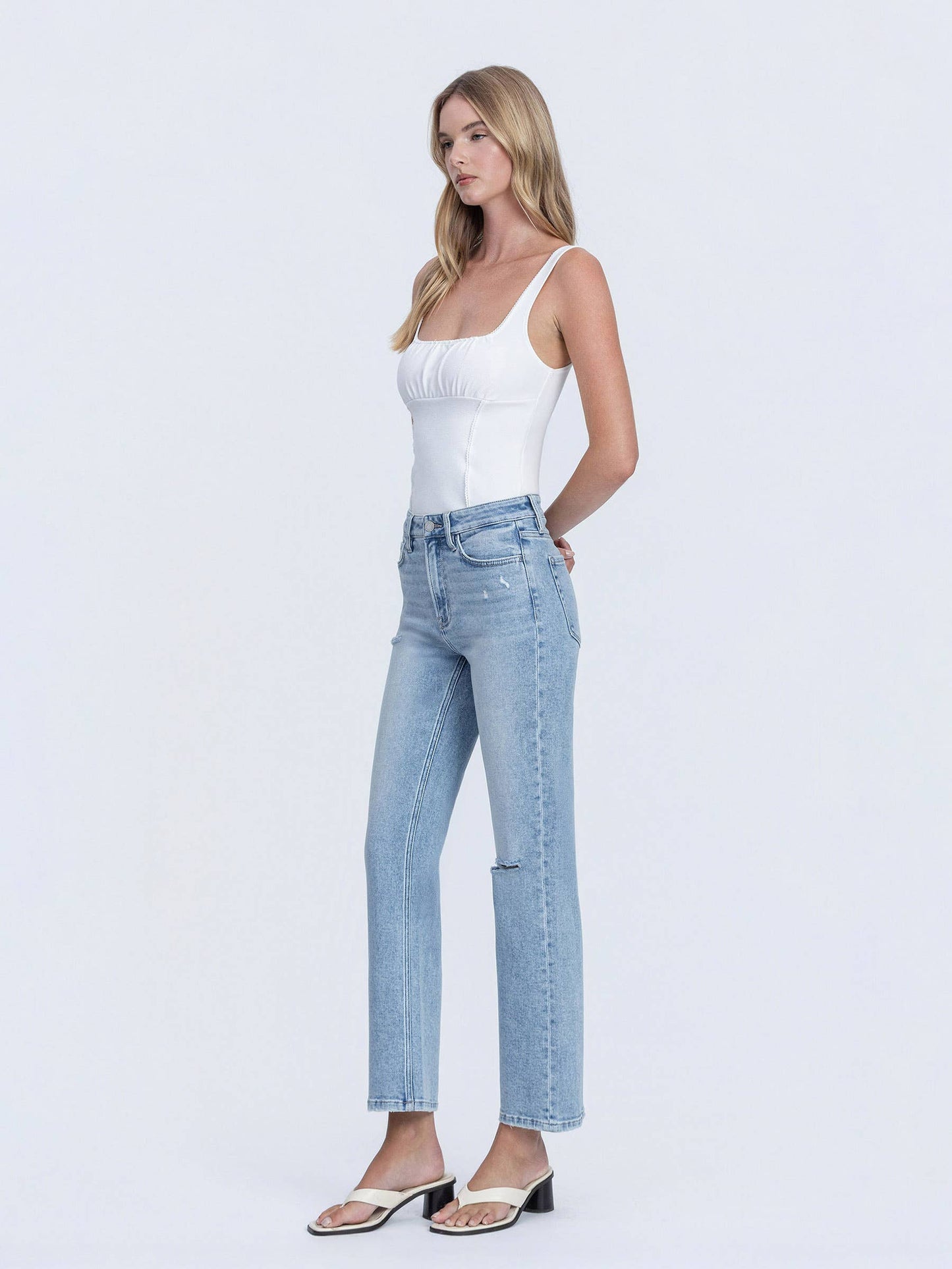 HIGH RISE LIGHT WASH ANKLE STRAIGHT JEANS T7169